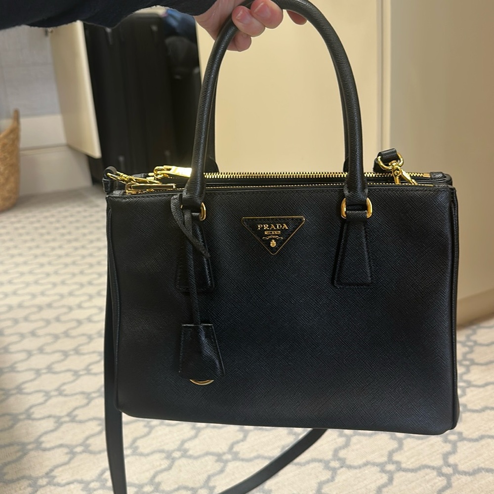 Medium Prada Galleria Saffiano leather bag. Gently used, excellent condition.